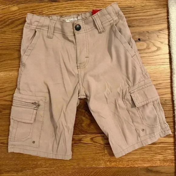 Wrangler Boys Khaki outdoor cargo shorts size 8 - Picture 1 of 5